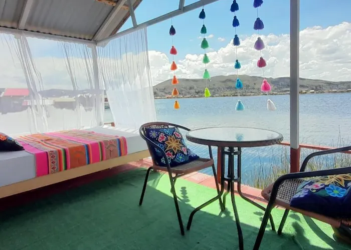 Uros Amaru Marka Lodge
